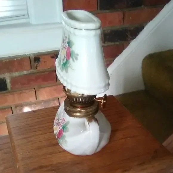 Mini Aladdin Oil Lamp - Picture 3 of 11